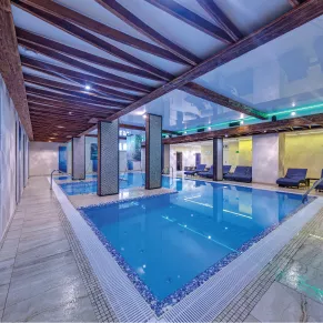 Крытый бассейн в SPA-комплексе